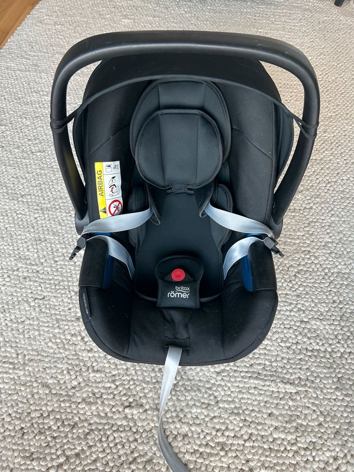 Babyschale Britax Römer BabySafe 2 i-Safe mit Isofix in Berlin