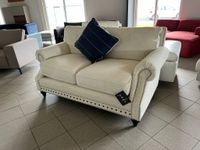 Sofa Chelsea mit Ziernägeln Bezug cremeweiß ARIA designs Nordrhein-Westfalen - Bedburg Vorschau