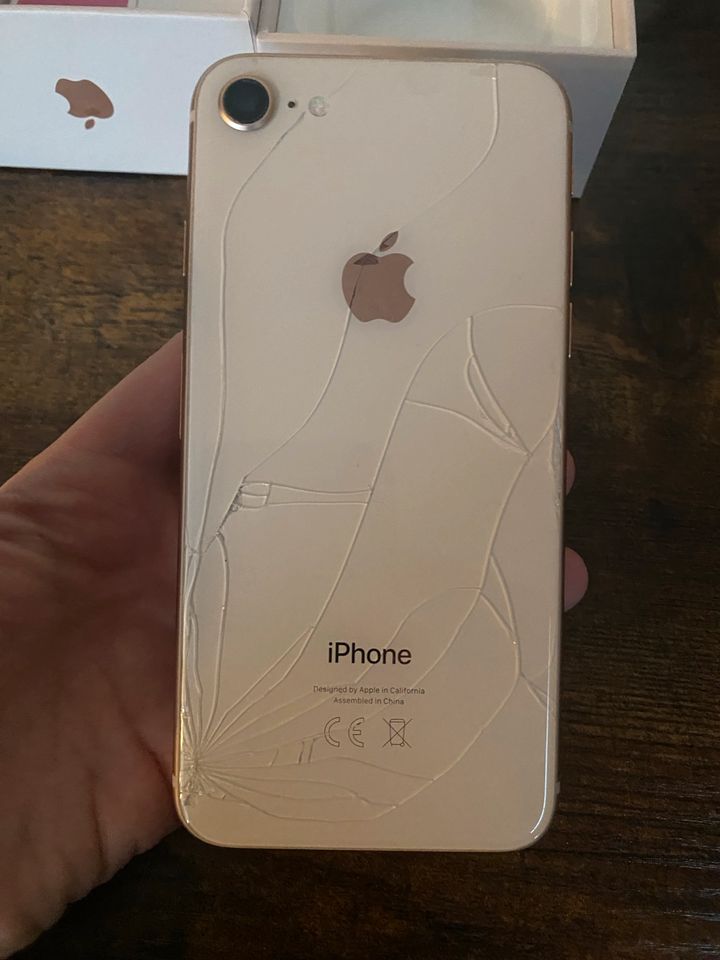 iPhone 8 Rosé-Gold in Much