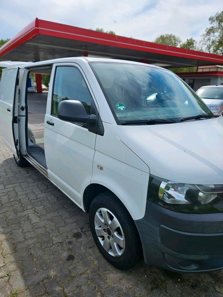 VW T5  Transporter 2 in Berlin