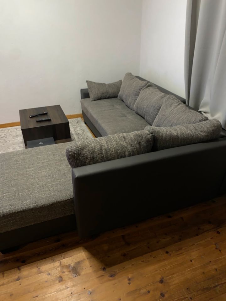 Sofa mit Tisch in Preußisch Oldendorf