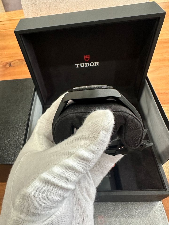 Tudor Black Bay Ceramic Full-Set + Erstkaufrechnung in Marpingen