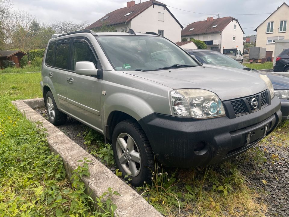 Schlachte Nissan X-Trail T30 2,5 Liter Benzin Schaltfest in Rüdesheim