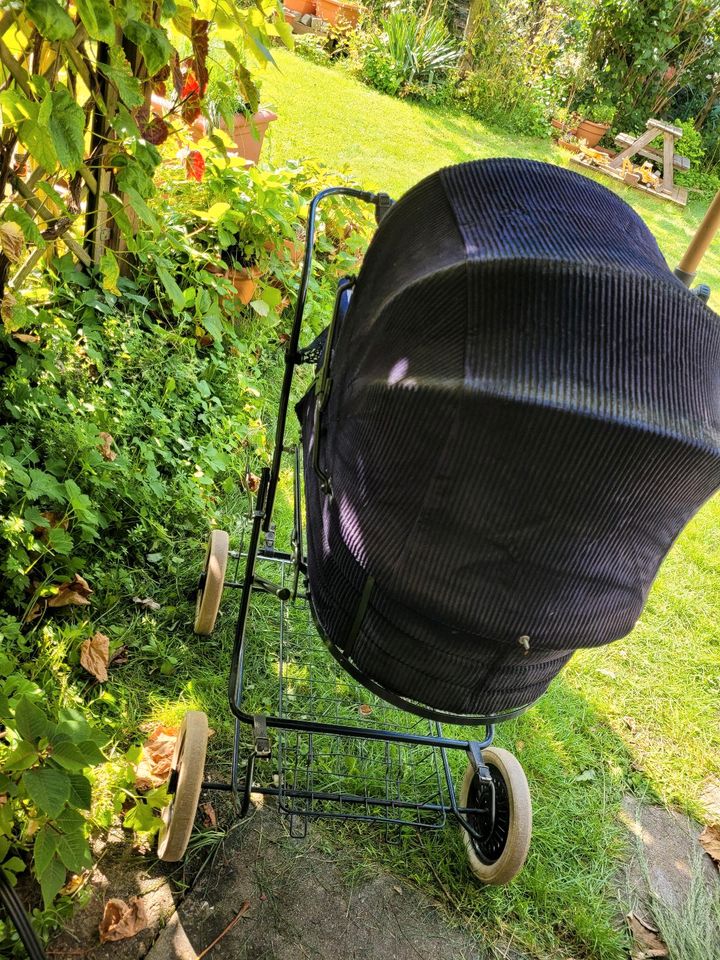 Retro Kinderwagen Nostalgie 80er Jahre in Bremen