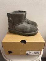 Uggs Stiefel / Kinderschuhe grau Gr. 30 Nordrhein-Westfalen - Paderborn Vorschau