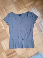 T-Shirt grau graublau, von H&M, V-Ausschnitt, M Düsseldorf - Pempelfort Vorschau
