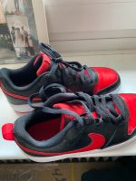 Rot schwarze Nike Sneakers Düsseldorf - Benrath Vorschau