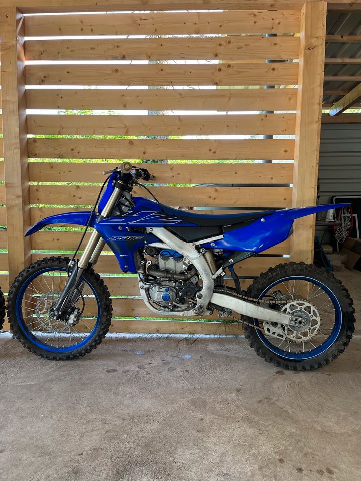 GESTOHLEN!!! Yamaha YZ 250 F HGS AUSPUFF 2022 YZF in Herbstein