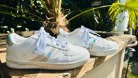 Weiße Sneaker in 42, mit HOLOGRAPHIC Streifen Niedersachsen - Norden Vorschau