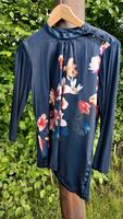 Süßer, leichter Pulli mit Magnolienblüten Gr. S/36 Dresden - Klotzsche Vorschau