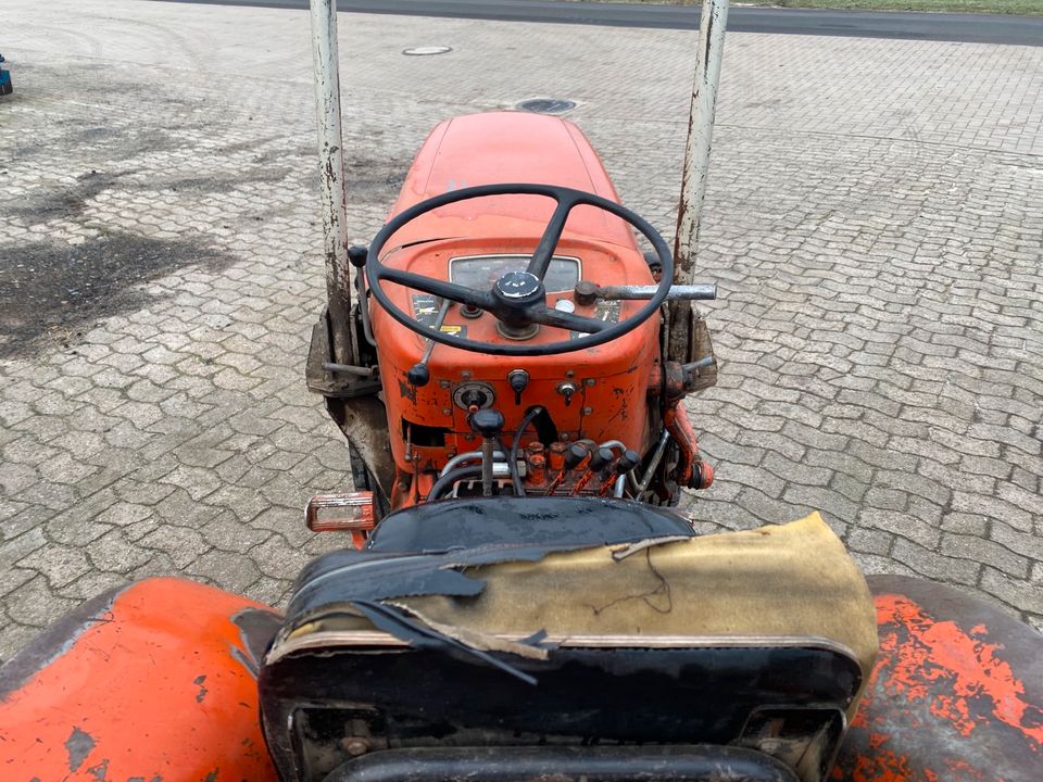 Renault Schmalspurschlepper Trecker Traktor Weinbau in Wagenfeld