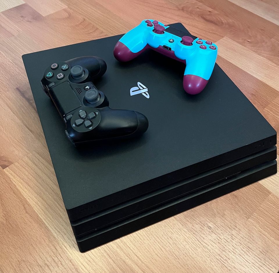 PlayStation 4 Pro 1TB,2 Controller, PS4 pro in Gladenbach