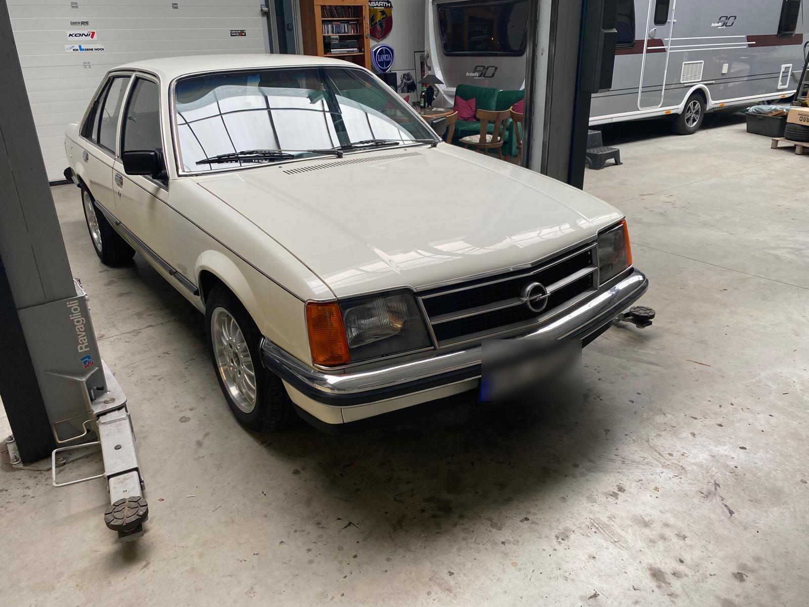 Abbildung des Autos Opel Commodore C 2,5S Ze…