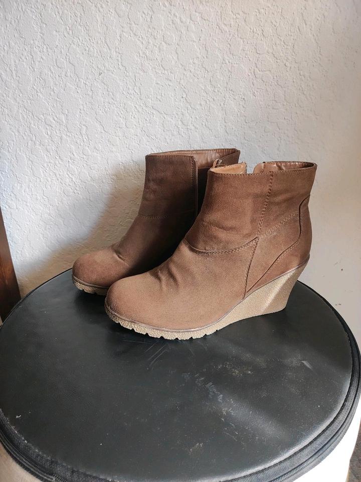 Stiefeletten Schuhe Damen Gr. 40 weiches Leder wie Wildleder in Winterlingen