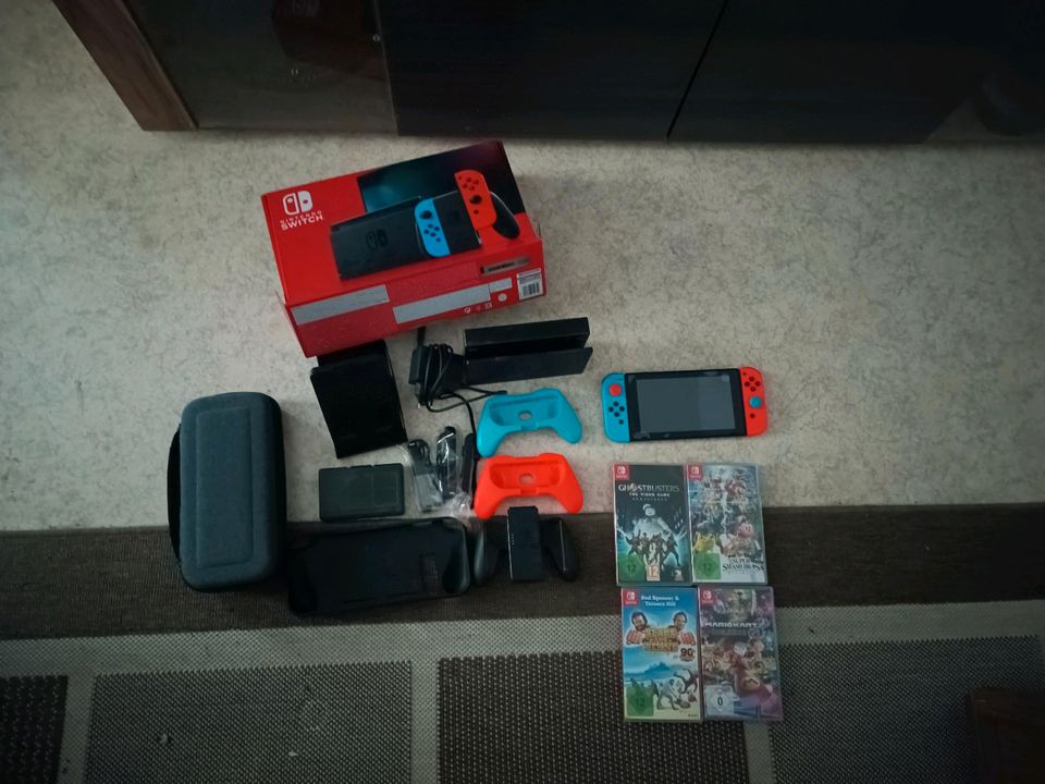 Nintendo Switch (1 Generation) mit 4 spielen + zubehör in Dresden