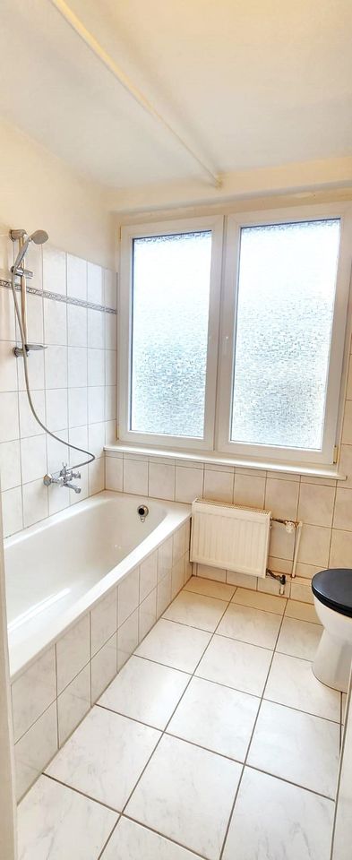 FRISCH RENOVIERTE 3 ZIMMER WOHNUNG MIT BALKON UND EINBAUKÜCHE, NAHE UNIVERSITÄT UND DER INNENSTADT! in Wuppertal