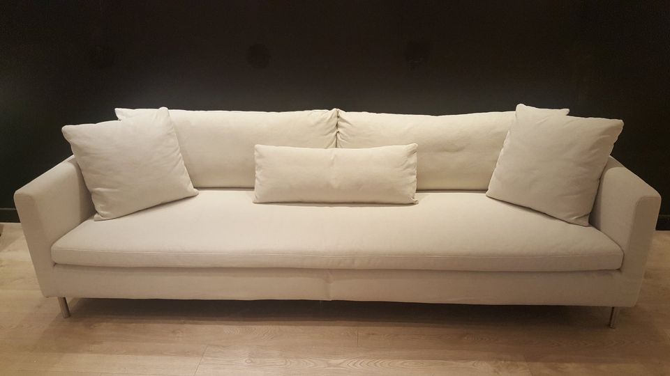 Modernes und bequemes Sofa 270 cm breit in Frankfurt am Main