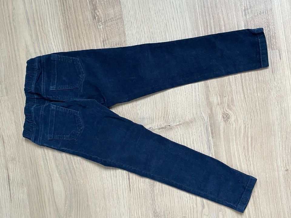 Sehr schöne Cord Jegging, Mini Boden, Gr. 122 in Achim