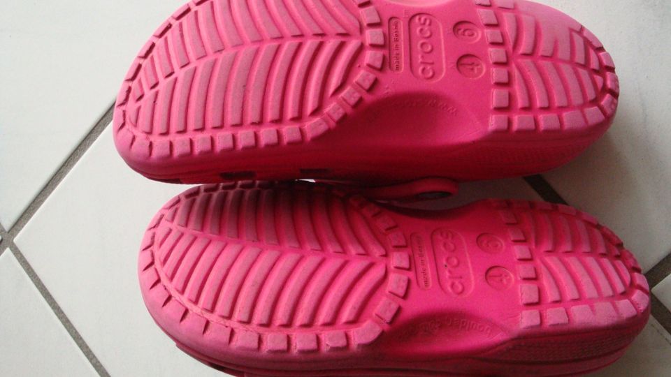 Original CROCS pink Gr. 36-37 US M4 W6 für Kinder mit Riemen TOP! in Dortmund