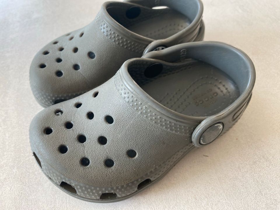 Crocs 22-23, US C6 (13,2 cm) in Bielefeld