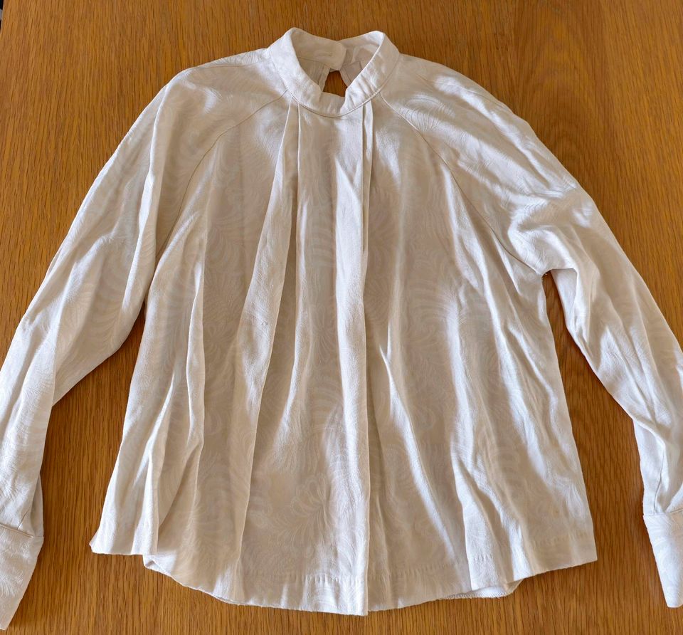 Schicke gemusterte Bluse mit langen Ärmeln von H&M in Dresden