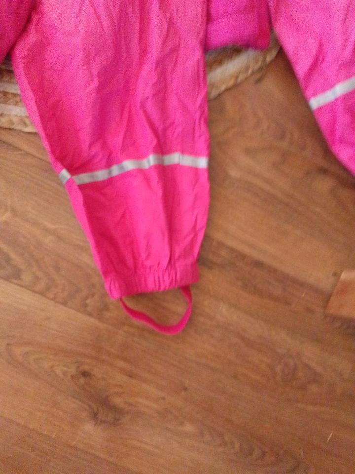 Regenjacke und Hose Größe 134 im praktischen Mitnahmebeutel in Plößberg