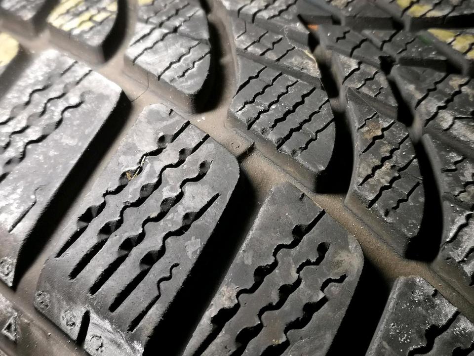 Winterreifen 205 45 R17 88V M+S DUNLOP BMW MINI Runflat / RFT in Loiching