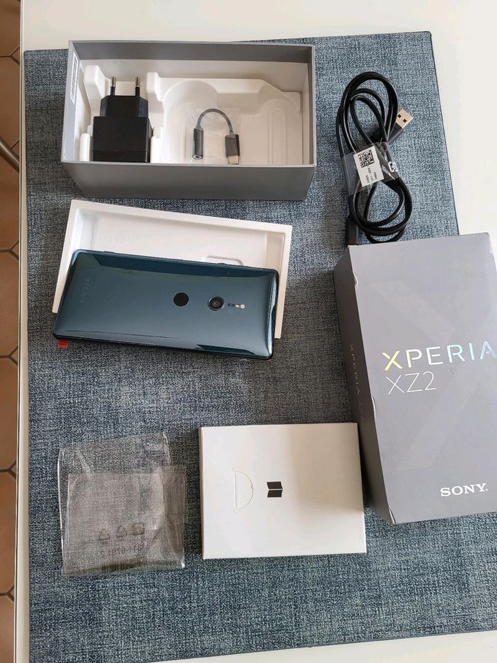 Sony Xperia XZ2 mit Zubehör Gehäuse defekt in Rotenburg (Wümme)