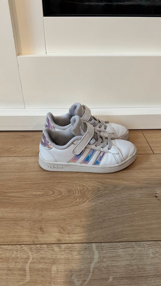 Mädchen Schuhe ,Sneaker Adidas gr.28 in Saarbrücken