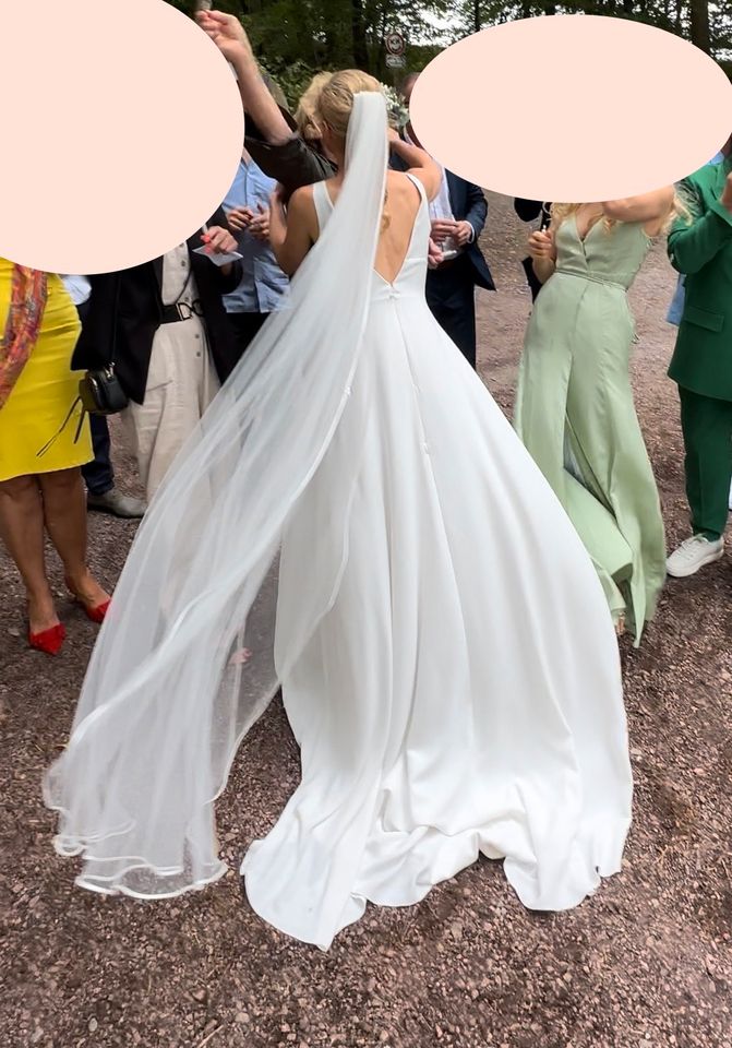 Brautkleid Bianco Anastasia A-Linie Rückenausschnitt und Schleier in Pulheim