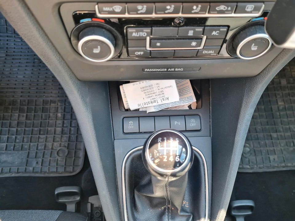 VW Golf 6 2.0TDI (Shz,Bi-Xenon,Kurvenlicht...) in Lüdenscheid