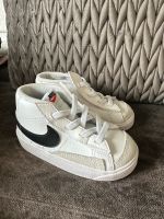 Nike High Top Sneaker Unisex Gr. 23,5 wie NEU Kr. München - Gräfelfing Vorschau