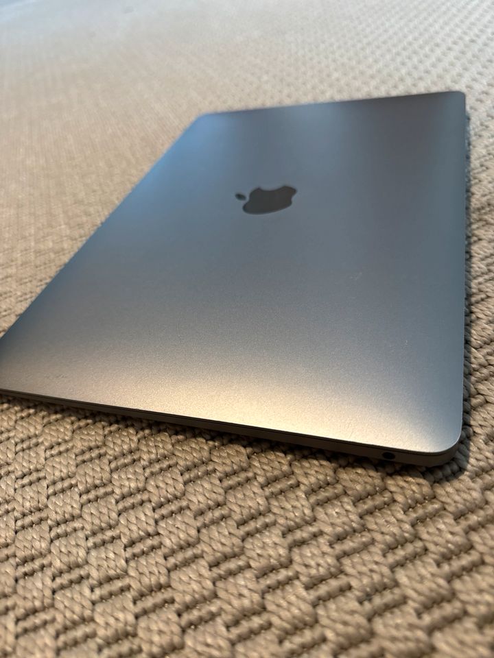 MacBook Air (Retina, 13 Zoll, 2019) in Duisburg