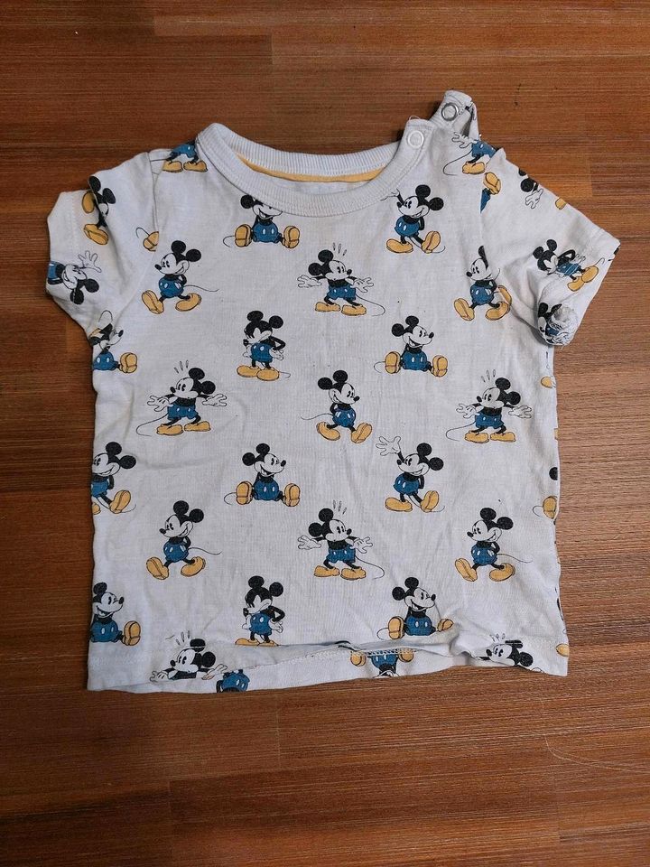 Baby Tshirts u. a. Disney und C&A in Niederzissen