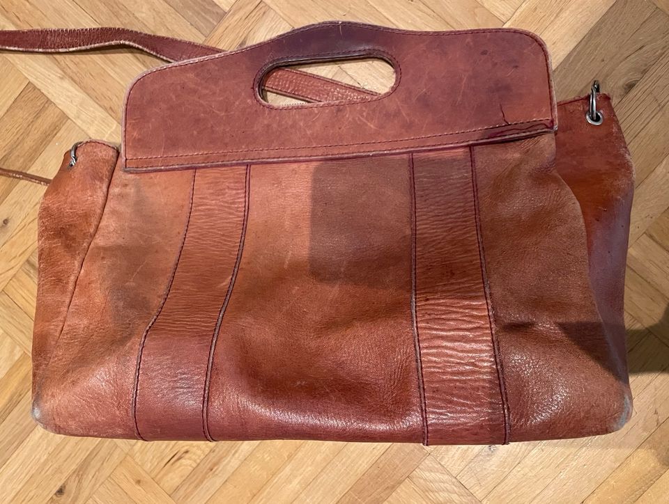 Ledertasche Umhängetasche groß Leder Handtasche Vintage in Frankfurt am Main