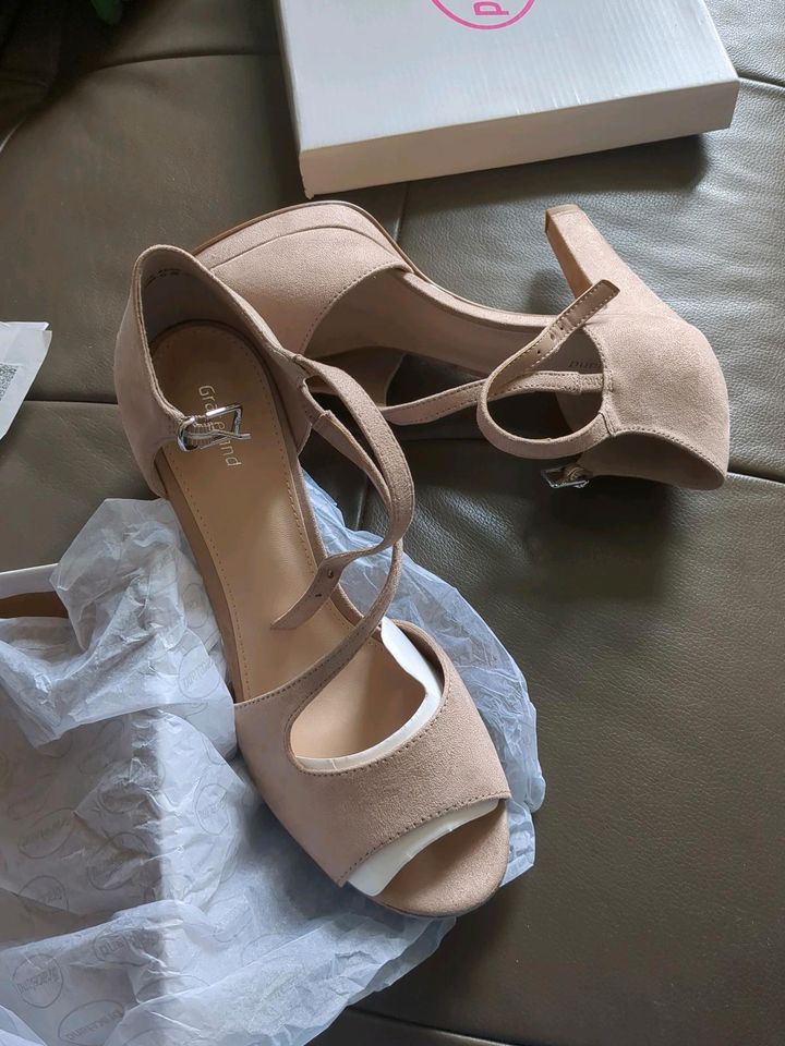 Sandaletten Beige Spangenpumps 41 neu Graceland Deichmann in Legden