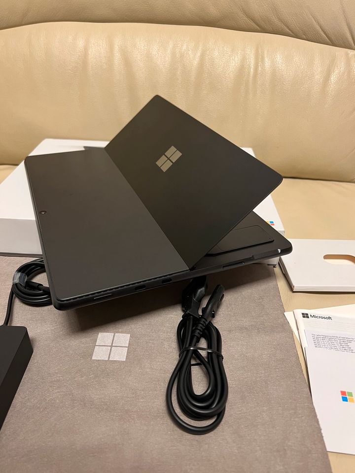 Microsoft Surface Pro 8, Wie Neu. Intel Core i5-8GB-256GB. in Rostock