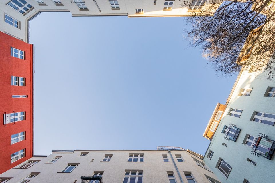 Erstbezug - Möbliertes Apartment in Mitte: Altbaucharme trifft auf moderne Eleganz in Berlin