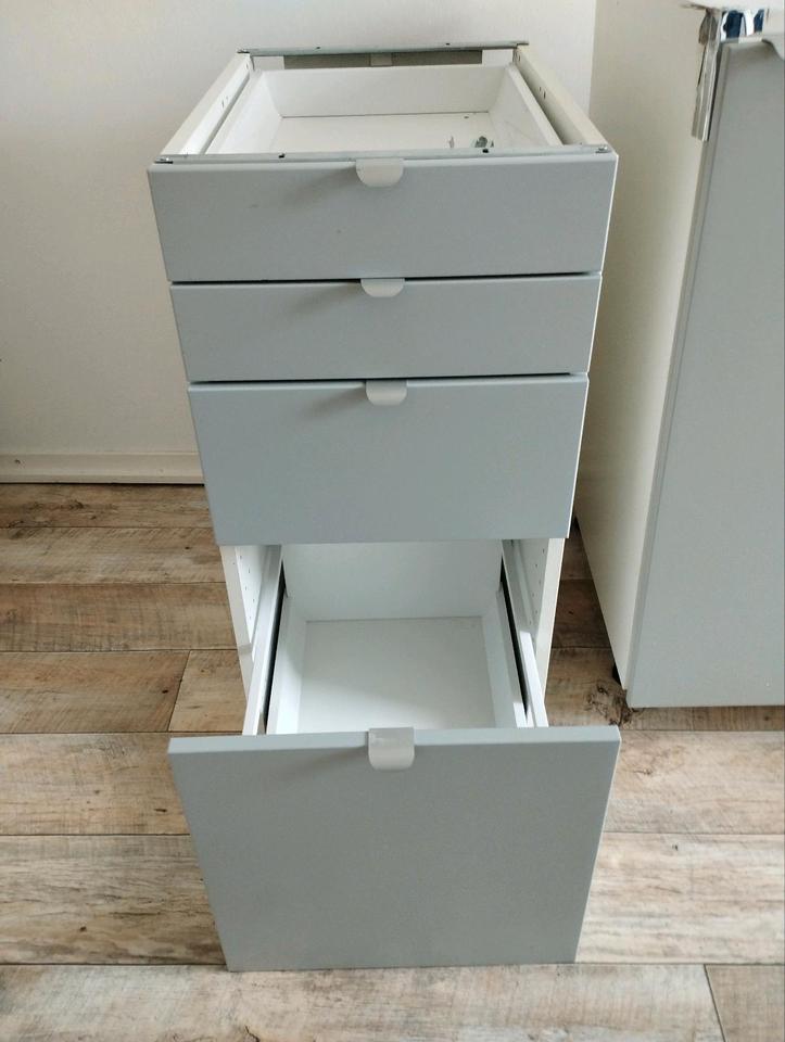 Biete Küche mit Spülmaschine und Herd / Küchenschränke METOD in Osmünde