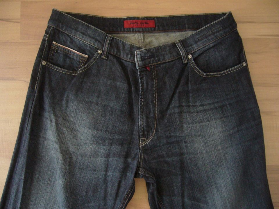 Nur noch 2 trendy Jeans Länge 34 in Deggendorf