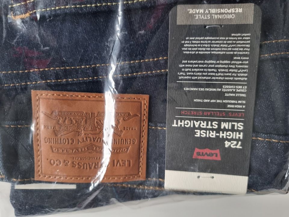 Levi's Damen 724 Jeans, High Rise, Blau, 31W / 30L, Größe S - M in Duisburg