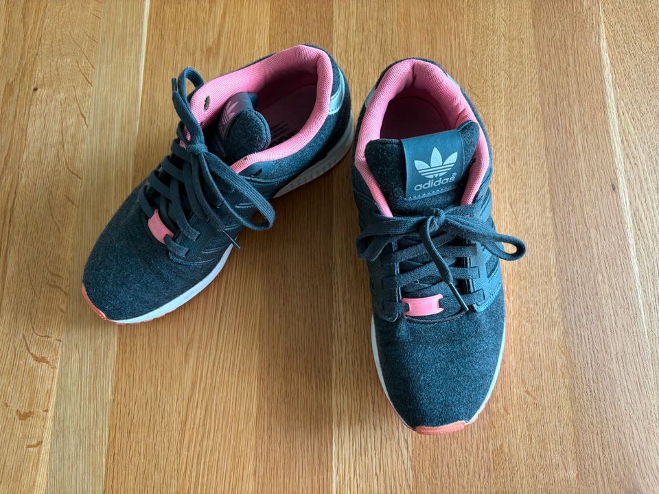 Adidas Turnschuhe Sneaker Grau Rosa Damen Gr 40 2/3 in Meerbusch