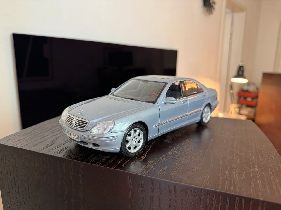 Teil 1: Mercedes Modelle 1:18 Sammlung (autoart, maisto, etc) in Hochheim am Main