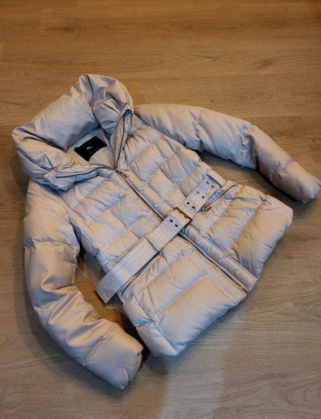 Zara Winterjacke in creme Farbe, Gr. 40 in Düsseldorf