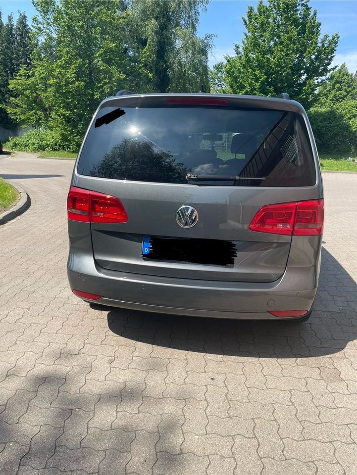 VW Turan Familienauto Volkswagen in Hamburg
