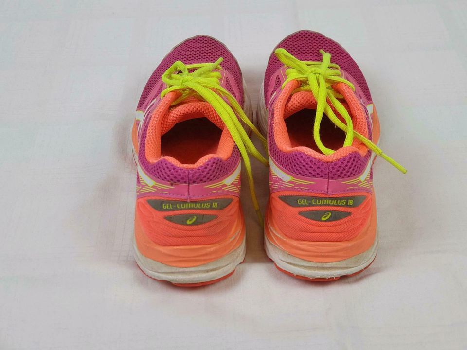 Asics Gr. 36 Turnschuhe 22,5 Leichtathletik Sport in Augsburg