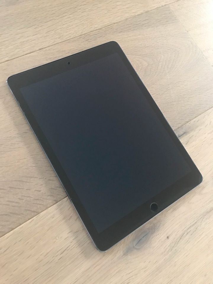 # Apple iPad Air 2 # A1566 # schwarz # (kein iPhone, MacBook Pro) in Kröpelin