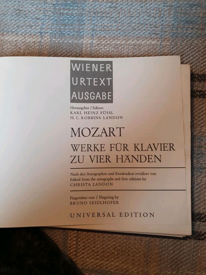 MOZART: Klavierwerke für 4 Hände in Regensburg