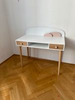 Schreibtisch Kinder (vor 6 Monaten gekauft) München - Schwabing-Freimann Vorschau