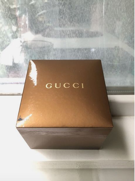 Original GUCCI Damen Armbanduhr mit Box, Modell 0022368, neue Bat in München